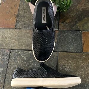 Steve Madden Black Slip-On‎ Perforated Women’s Shoes size 6 used